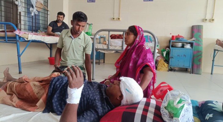 ঝিনাইদহে জমিতে পানি ছাড়াকে কেন্দ্র করে দু’পক্ষের সংঘর্ষ, আহত ৮