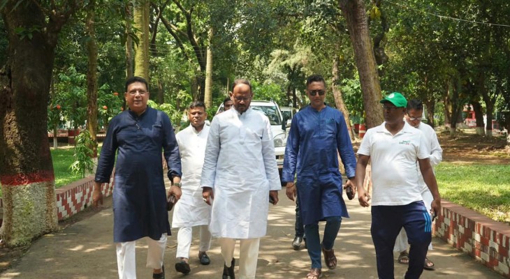 চিড়িয়াখানায় আকস্মিক পরিদর্শনে প্রাণিসম্পদ প্রতিমন্ত্রী