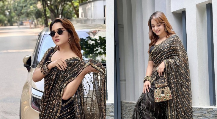 কালো শাড়িতে নজর কাড়লেন কেয়া পায়েল