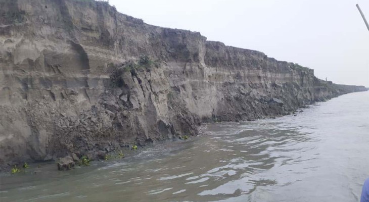 যমুনার ভাঙন আতঙ্কে নির্ঘুম বেড়ার নদীপাড়ের মানুষ