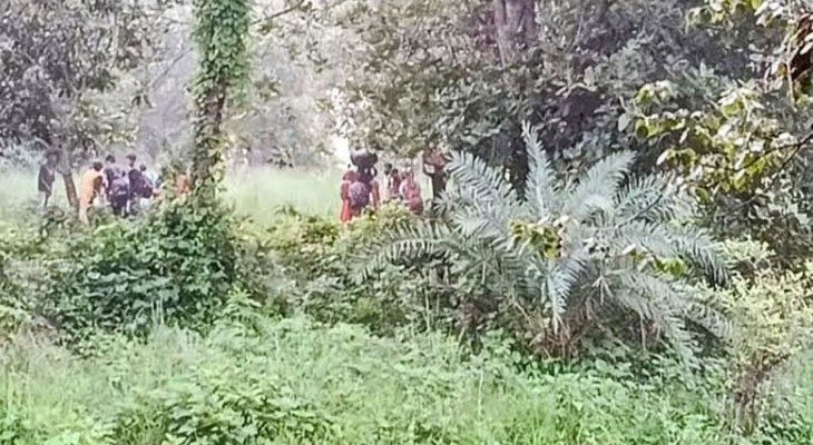 চাঁপাইনবাবগঞ্জের গোমস্তাপুর সীমান্তে পুশব্যাকের শিকার নারী-পুরুষ ও শিশুরা ভারত সীমান্তে