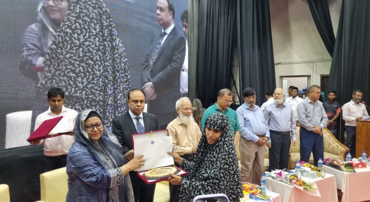 বাকৃবিতে বিশ্ব দুগ্ধ দিবস উদযাপন: বগুড়ার দুই নারী খামারিকে বিশেষ সম্মাননা প্রদান ‎