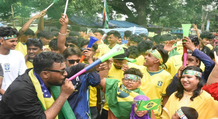 দিনাজপুরে ব্রাজিল সমর্থকদের আনন্দ শোভাযাত্রা