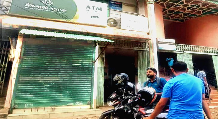 ইসলামী ব্যাংক বগুড়ার কাহালু শাখার এটিএম বুথ দু’দিন ধরে বন্ধ