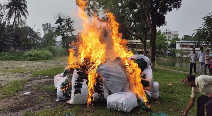সিরাজগঞ্জের উল্লাপাড়ায় পোড়ানো হলো ২০ লাখ টাকার নিষিদ্ধ জাল