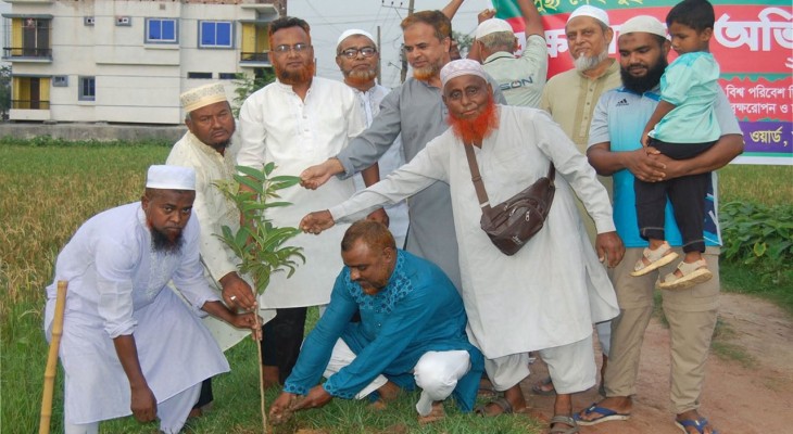 বগুড়ায় জামায়াতের গাছের চারা বিতরণ