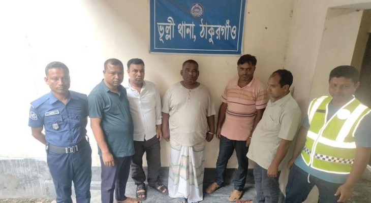 ঠাকুরগাঁওয়ে ডলার প্রতারণা চক্রের ৫ সদস্য গ্রেফতার বিদেশি মুদ্রা উদ্ধার