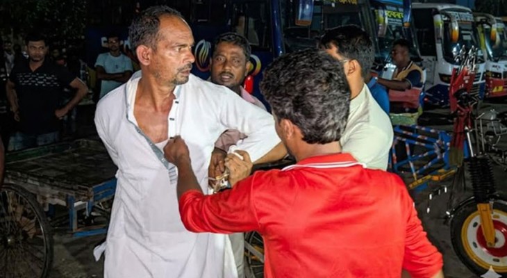প্রতারণার অভিযোগে ভাঙ্গুড়ায় একজনকে গণপিটুনি দিয়ে থানায় দিল ভুক্তভোগীরা
