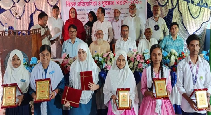 বগুড়ার দুপচাঁচিয়ায় দুর্নীতিবিরোধী বিতর্ক প্রতিযোগিতার পুরস্কার বিতরণী