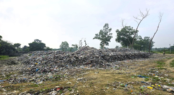 ঠাকুরগাঁওয়ের পীরগঞ্জে গোরস্থানে ময়লার ভাগাড়