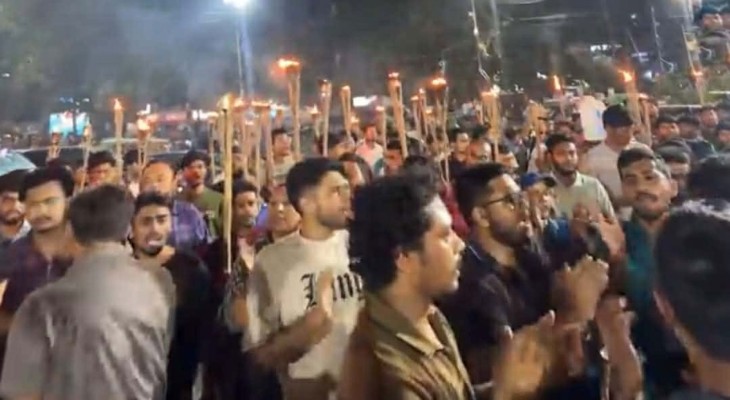গাইবান্ধায় রাম মন্দির নির্মাণে বাধা ও অবমাননার অভিযোগ : ঢাবিতে সনাতন শিক্ষার্থীদের বিক্ষোভ