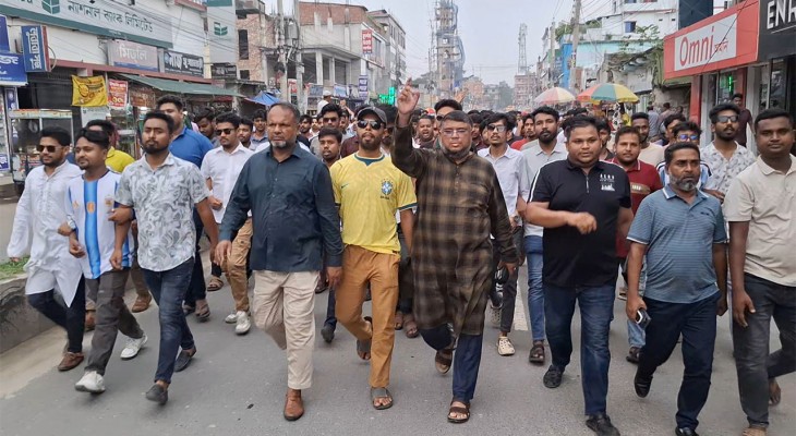 আওয়ামী লীগের নৈরাজ্যের প্রতিবাদে জয়পুরহাটে ছাত্রদলের মিছিল