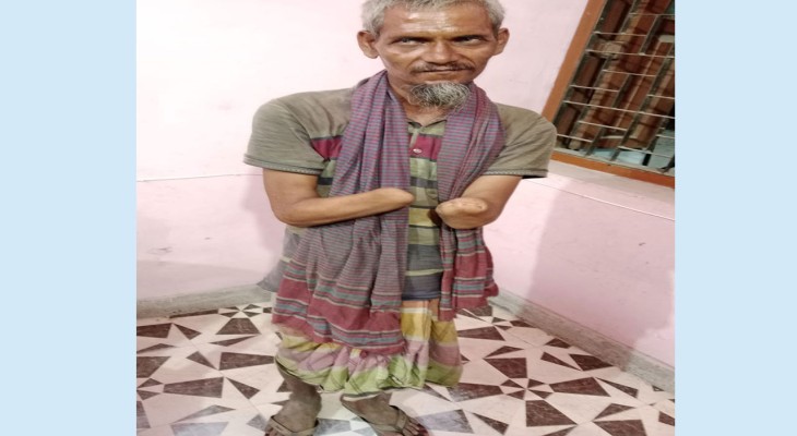 চাঁপাইনবাবগঞ্জের গোমস্তাপুর সীমান্তে ভারতীয় নাগরিক আটক