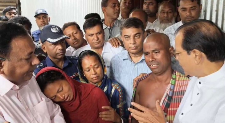প্রধানমন্ত্রীর নির্দেশে নন্দিনীর বাড়িতে ত্রাণমন্ত্রী 