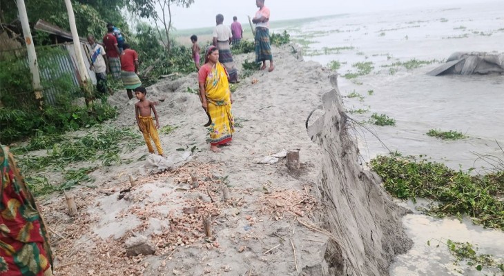 গাইবান্ধার সুন্দরগঞ্জে বাড়ছে তিস্তার পানি ভাঙন আতঙ্কে এলাকার মানুষ