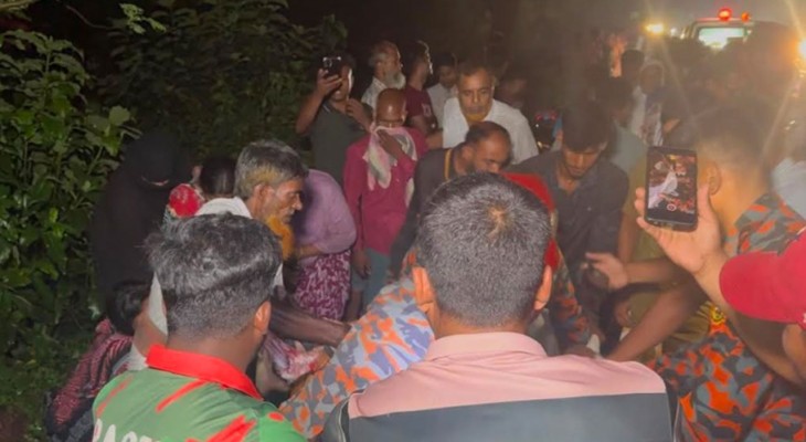 মায়ের কোল থেকে ছিটকে পড়ে শিশু নিহত, প্রাণ গেল মোটরসাইকেল আরোহীর