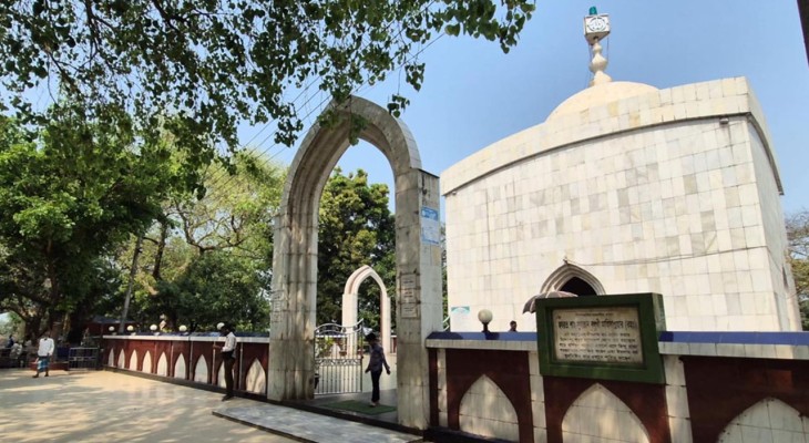 বগুড়ার মহাস্থানগড় মাজারের উন্নয়ন কাজে প্রত্নতত্ত্ব বিভাগের বাধা, এলাকাবাসী ও মুসল্লিদের প্রতিবাদ 