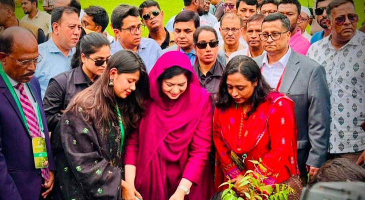 ঢাকা বিশ্ববিদ্যালয়ে  বৃক্ষরোপণ কর্মসূচির উদ্বোধন করলেন ডা. জুবাইদা রহমান
