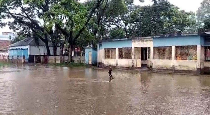 বগুড়ার শাজাহানপুরে ৩ বছর যাবত বিদ্যালয় মাঠ জলাবদ্ধ : মিলছেনা সমাধান