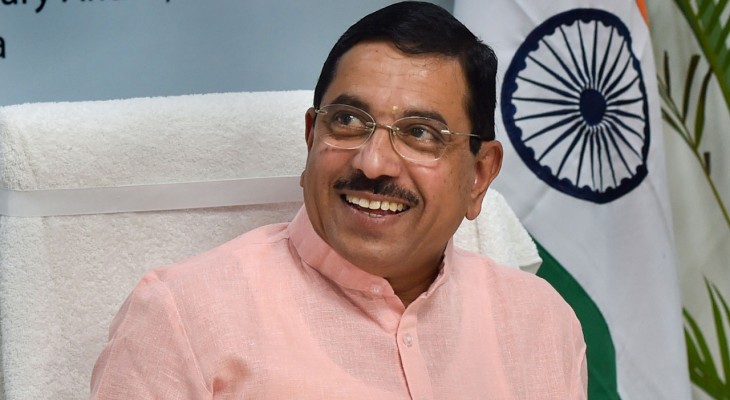 ভারতের নতুন শিক্ষামন্ত্রী কে এই প্রহ্লাদ যোশী?