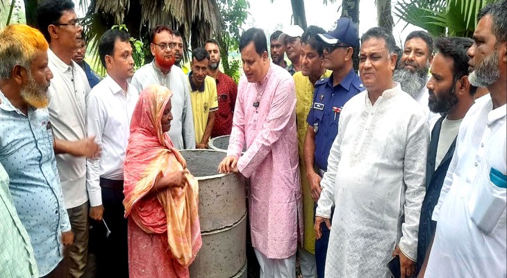 বগুড়ার কাহালুতে ক্রীড়া সামগ্রী ও রিং স্লাব বিতরণ করলেন এমপি মোশারফ