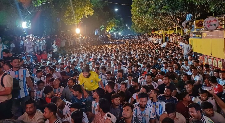 বগুড়ায় পাড়া মহল্লায় চলছে ফুটবল উৎসব