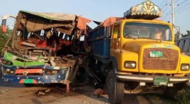 টাঙ্গাইলে বাস-ট্রাকের মুখোমুখি সংঘর্ষে নিহত ৩