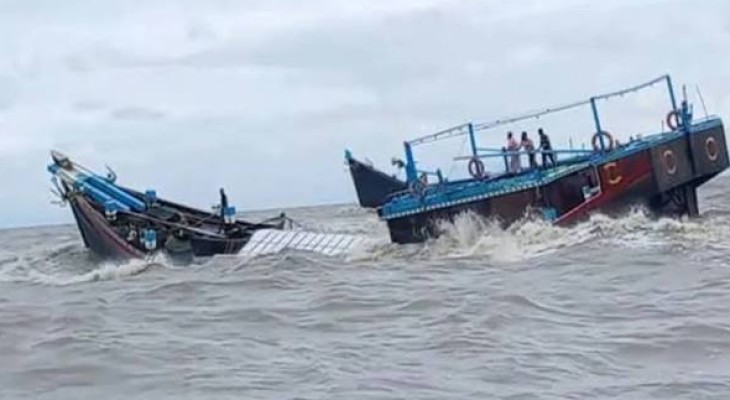উত্তাল ঢেউয়ে ট্রলার ডুবি, ৪ জেলের লাশ উদ্ধার