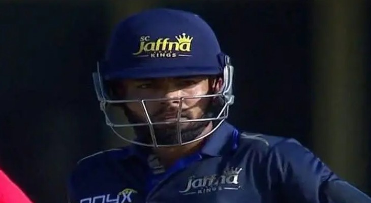 শেষ ওভারে ৪ ছক্কা ১ চারে হৃদয়ের ৩০
