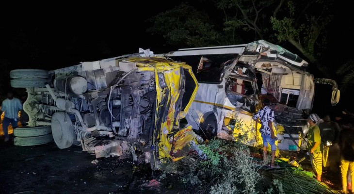 বাস-ট্রাক সংঘর্ষে ১ জন নিহত, ৮ রুশ নাগরিকসহ আহত ১২