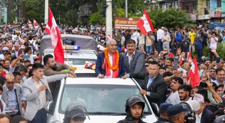 দেশে ফিরলেন ছাত্র আন্দোলনে ক্ষমতাচ্যুত নেপালের সাবেক প্রধানমন্ত্রী