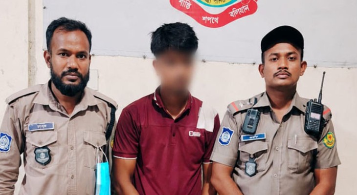 পুলিশের হেলমেট চুরি করে পালানোর সময় মাইক্রোবাসসহ চালক আটক