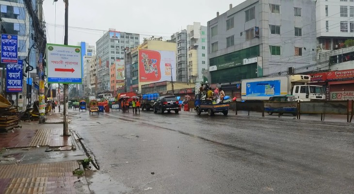 সকাল সকাল ঢাকায় হালকা বৃষ্টি