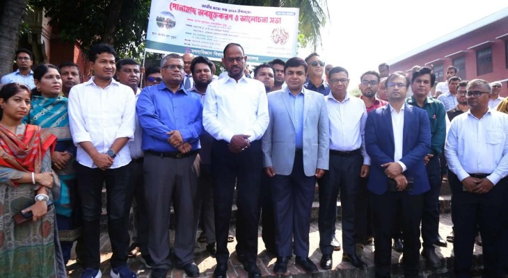ঢাবিতে পোনামাছ অবমুক্ত করলেন মৎস্য ও প্রাণিসম্পদ প্রতিমন্ত্রী