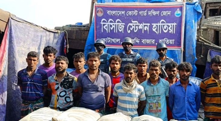 মিয়ানমারে পাচারকালে মেঘনা নদীতে ৫৯৫ বস্তা সিমেন্টসহ ১২ জন আটক