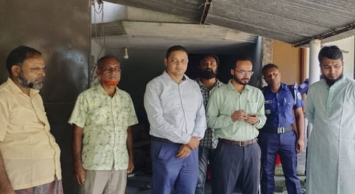 চাঁপাইনবাবগঞ্জে অতিরিক্ত মূল্যে সার বিক্রি, দুই ব্যবসায়ীকে জরিমানা
