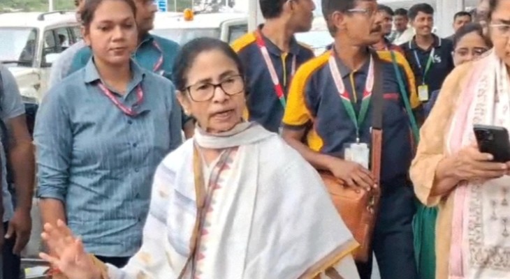 দিল্লিতে ককরোচদের ডাকা আন্দোলনে যোগ দিতে পারেন মমতা
