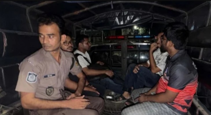 ঢাবি থেকে নিষিদ্ধ ছাত্রলীগের ৪ জন আটক