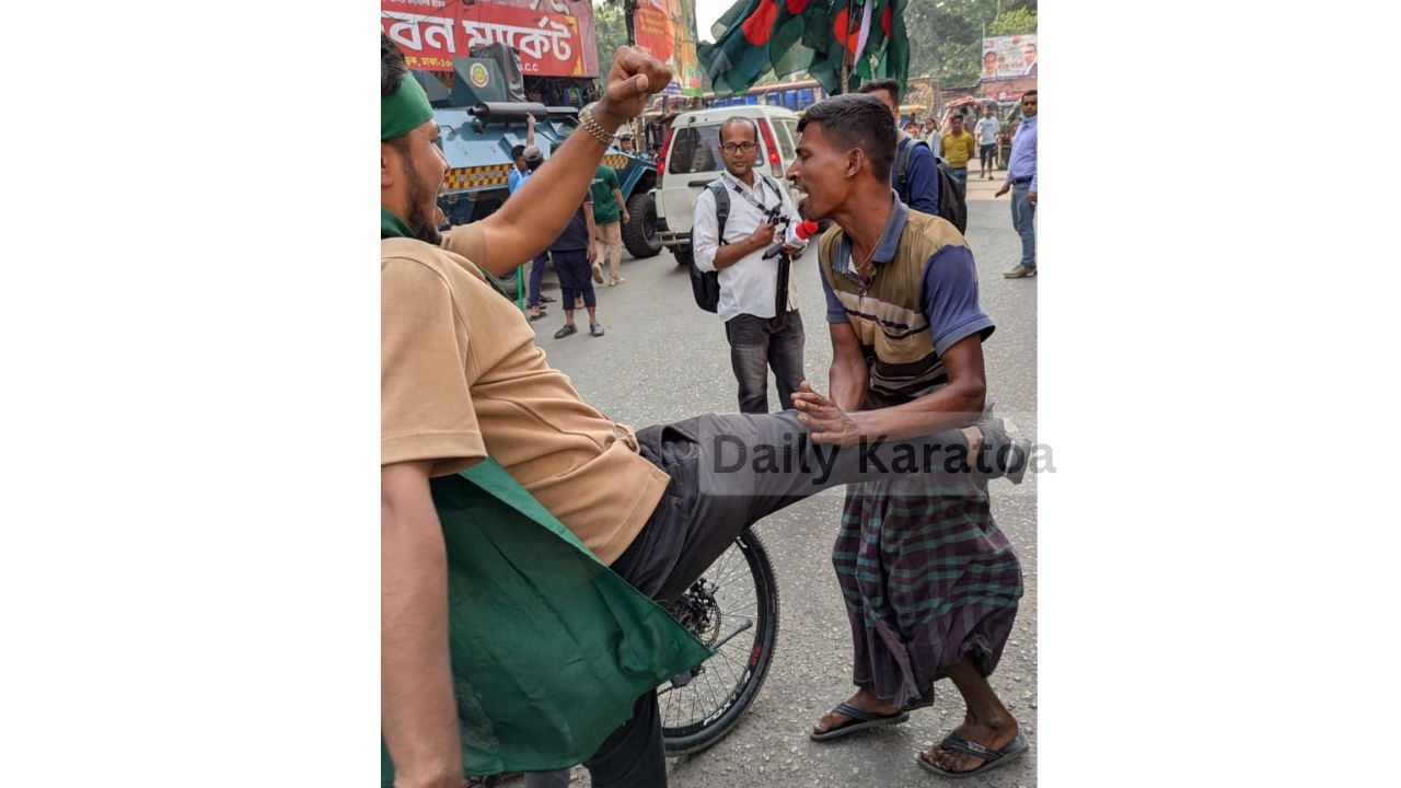 আওয়ামী লীগ কেন্দ্রীয় কার্যালয়ে আবারও ভাঙচুর-আগুন