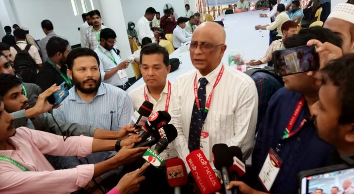 চাকসু নির্বাচন : কালি ও স্বাক্ষরবিহীন ব্যালট নিয়ে যা বললেন নির্বাচন কমিশনার