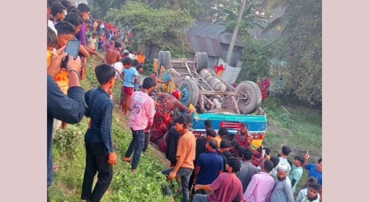 হবিগঞ্জে যাত্রীবাহী বাস উল্টে নিহত ২ আহত ৩০