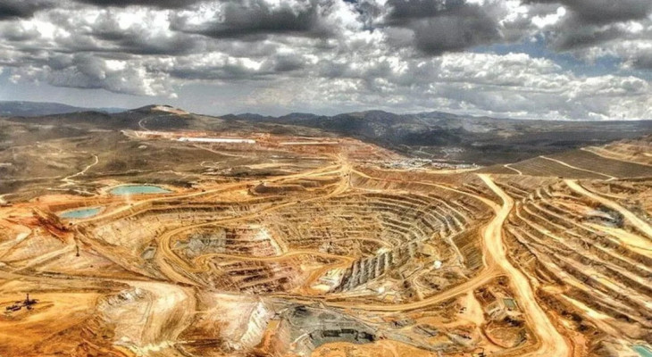 বিশাল সোনার মজুদ পাওয়ার ঘোষণা দিল ইরান