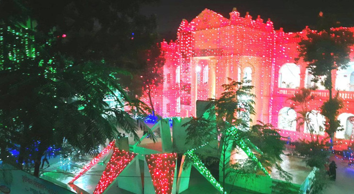 বিজয়ের বর্ণিল সাজে রাজধানী