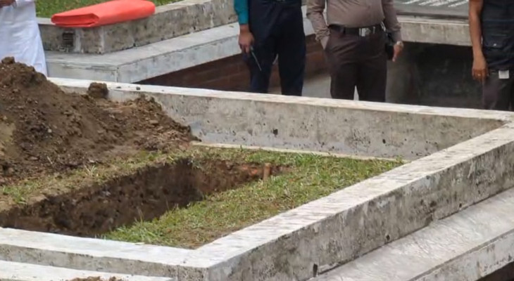 কবরস্থানে শহিদ হাদির মরদেহ