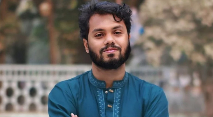 জানাজা শেষে ঢাবি’র পথে ওসমান হাদির মরদেহ