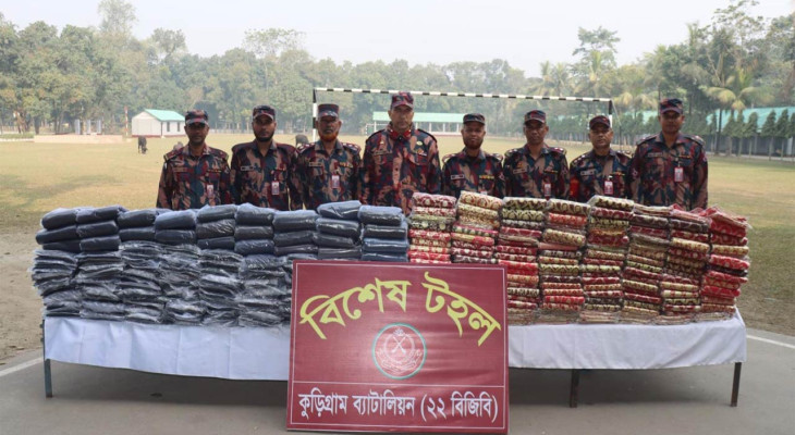 কুড়িগ্রামে বিজিবির বিশেষ অভিযানে বিপুল পরিমাণ ভারতীয় মালামাল জব্দ