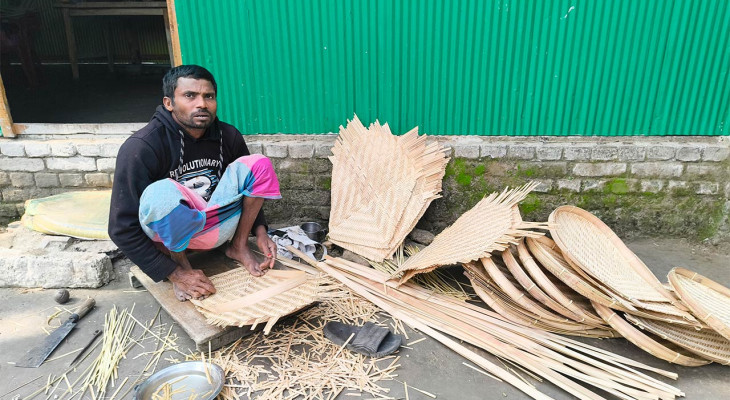 গাইবান্ধার সুন্দরগঞ্জে শত বছরের বাঁশশিল্প বিলুপ্তির পথে