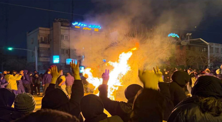 ৮০০ বিক্ষোভকারীর ফাঁসির দণ্ড কার্যকর স্থগিত করল ইরান