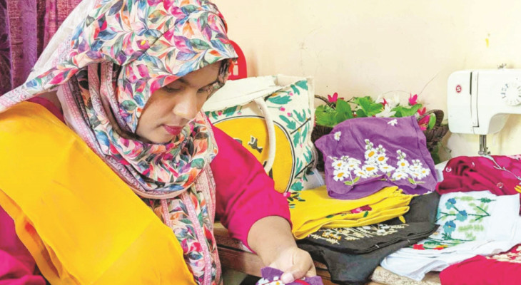 রঙ-তুলিই খানসামার ইতির সফলতা এনে দিয়েছে