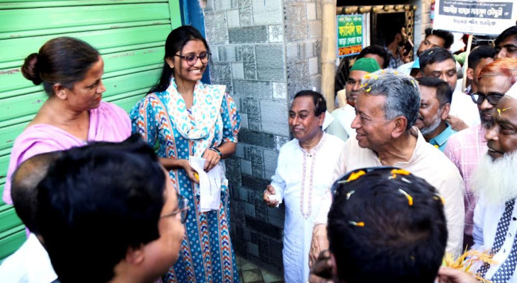 গণতন্ত্রকে বাধাগ্রস্তের প্রক্রিয়ায় জনগণ যাবে না, যাবে গণতন্ত্রের পথে: আমীর খসরু